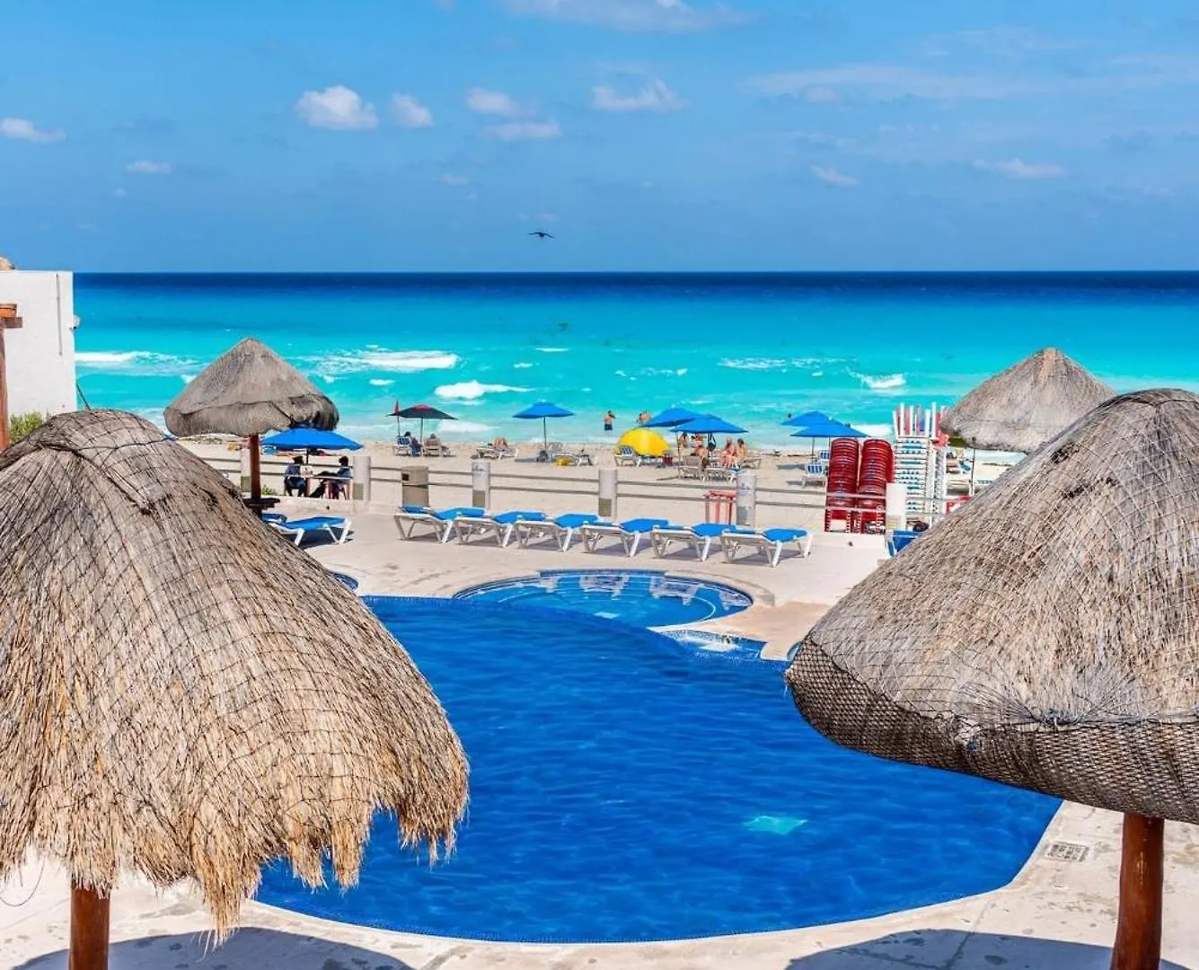 Cancun Hotel Zone - 2 Bedroom Beachfront, Bright And Spacious