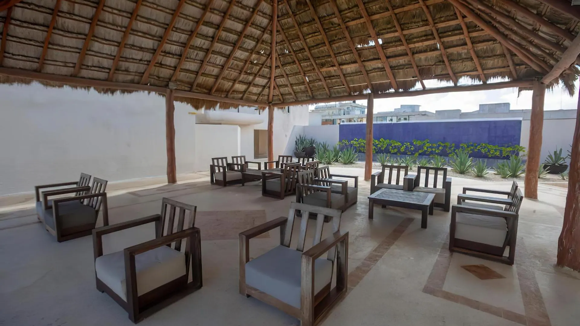 Cancun Hotel Zone - 2 Bedroom Beachfront, Bright And Spacious