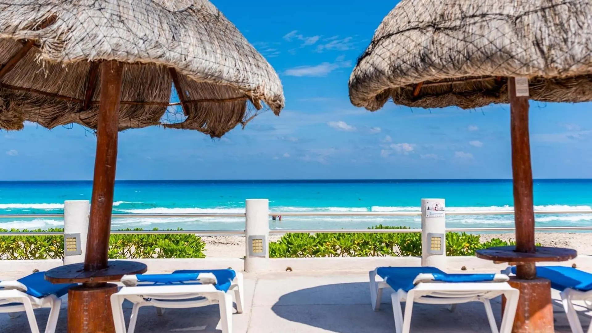 Cancun Hotel Zone - 2 Bedroom Beachfront, Bright And Spacious Mexico
