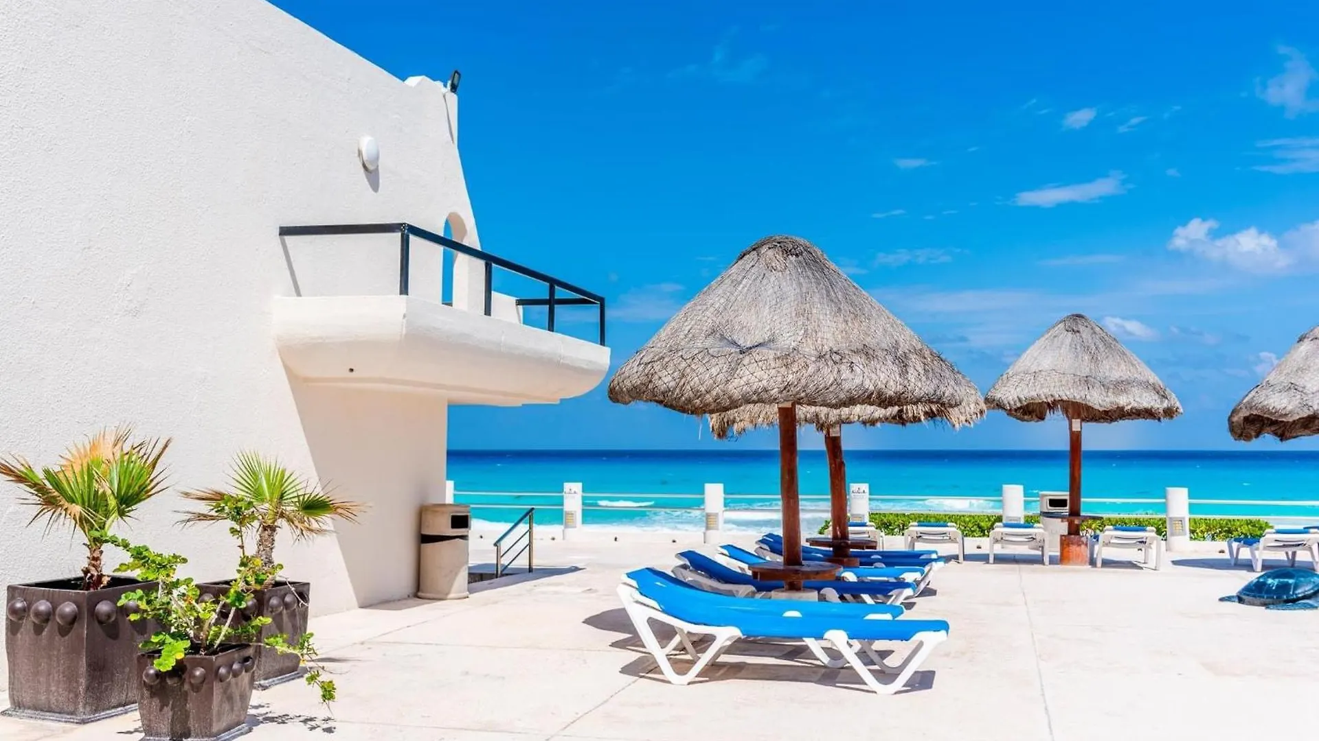 Cancun Hotel Zone - 2 Bedroom Beachfront, Bright And Spacious Apartment