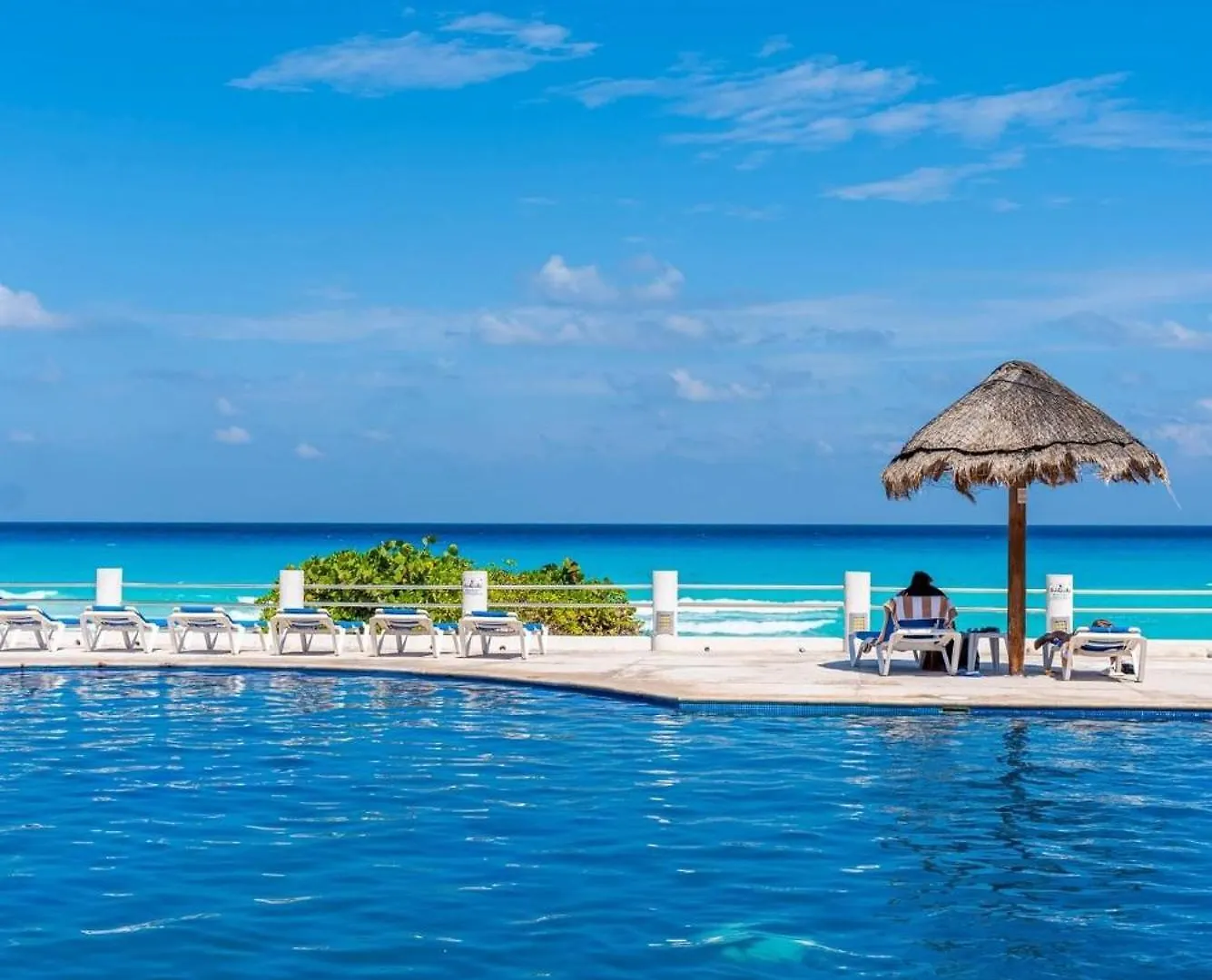 Apartment Cancun Hotel Zone - 2 Bedroom Beachfront, Bright And Spacious