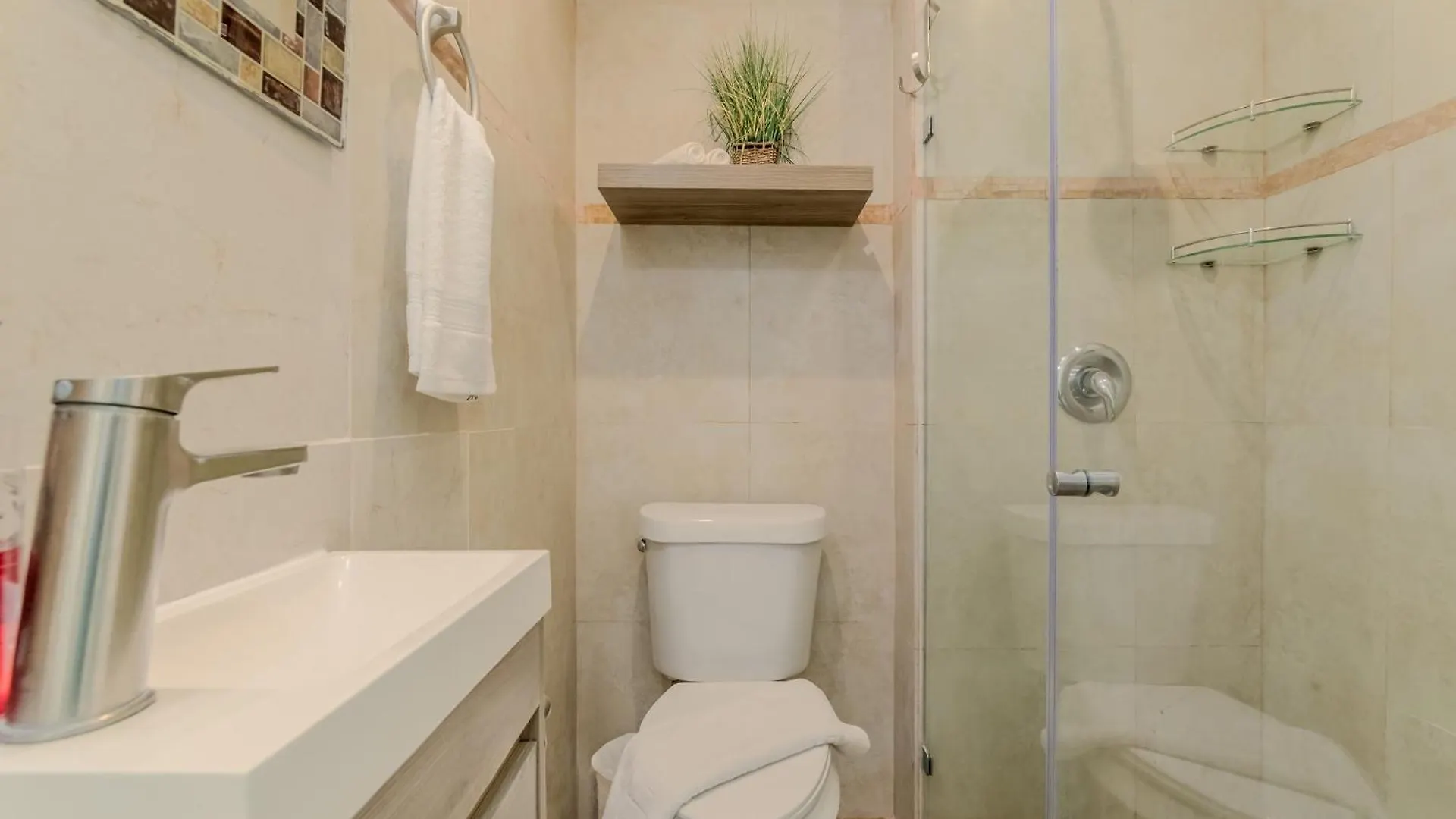 Apartment Cancun Hotel Zone - 2 Bedroom Beachfront, Bright And Spacious