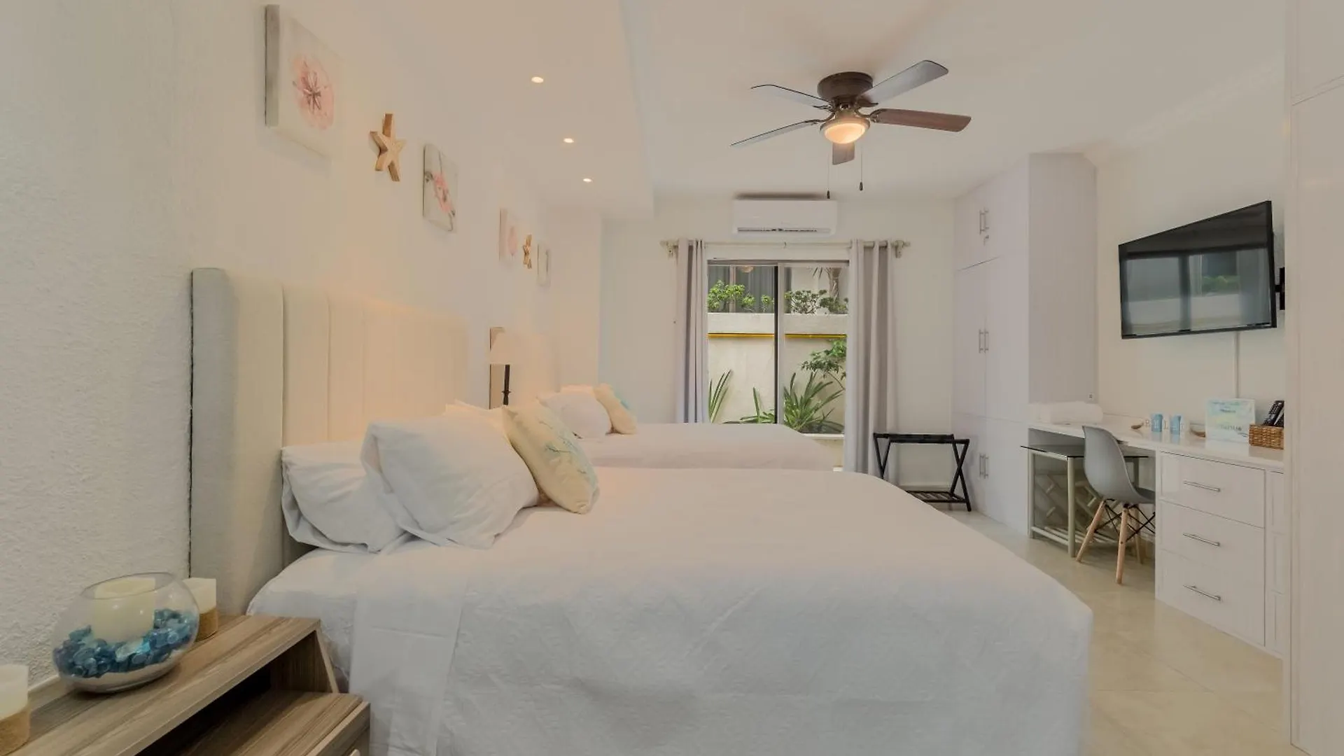 Cancun Hotel Zone - 2 Bedroom Beachfront, Bright And Spacious 0*,