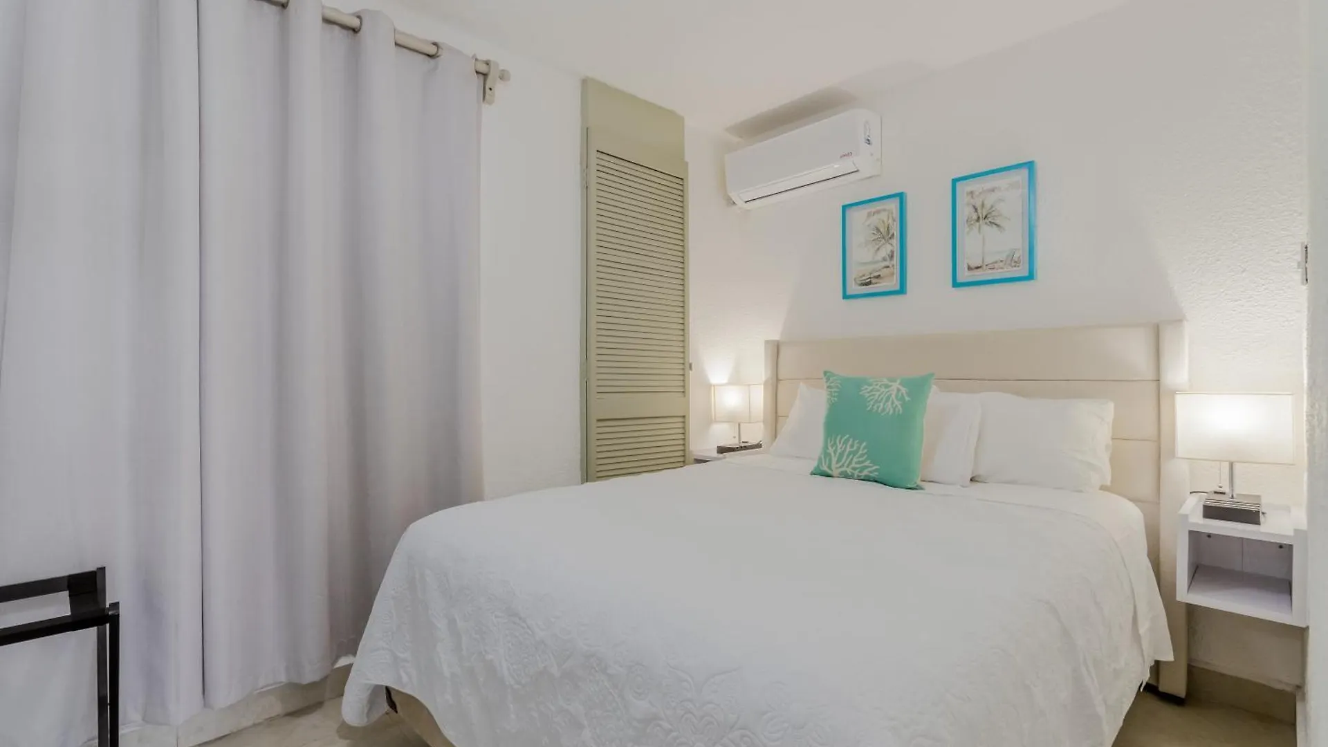 Cancun Hotel Zone - 2 Bedroom Beachfront, Bright And Spacious