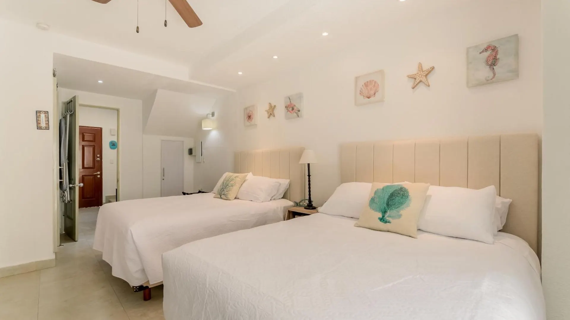 Cancun Hotel Zone - 2 Bedroom Beachfront, Bright And Spacious
