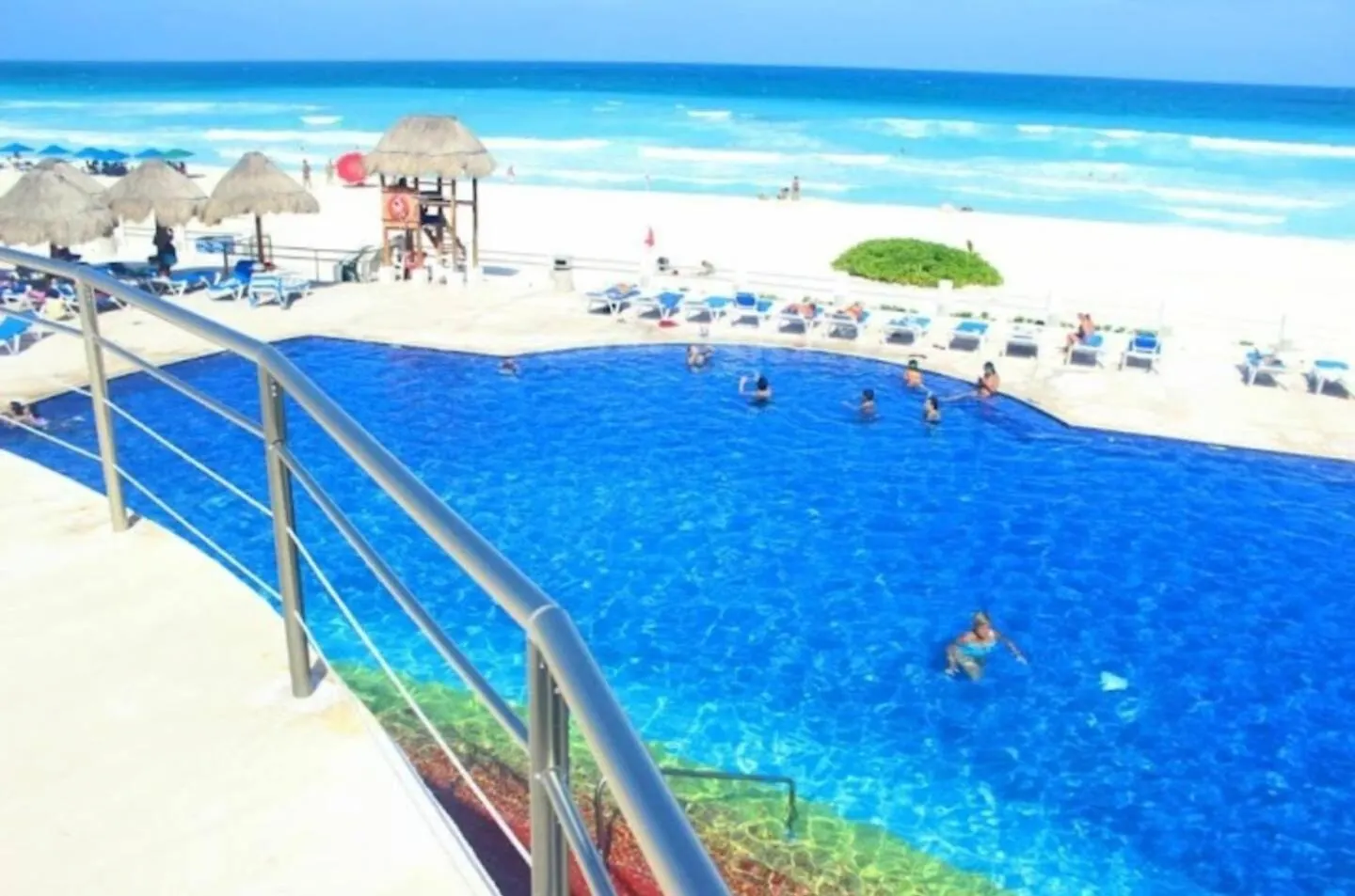 Cancun Hotel Zone - 2 Bedroom Beachfront, Bright And Spacious Mexico
